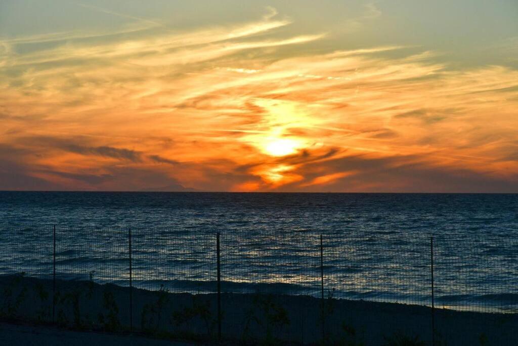 Lambou Beach Sunset Soroni Exteriör bild