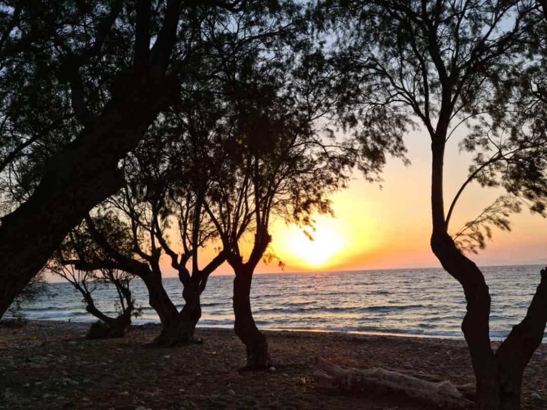 Lambou Beach Sunset Soroni Exteriör bild